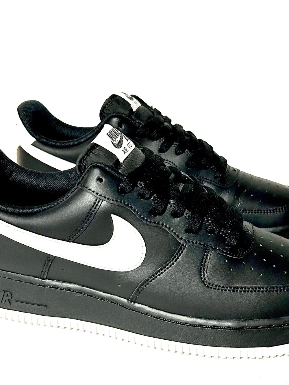 Nike Air Force 1 Low - Black with White Sole